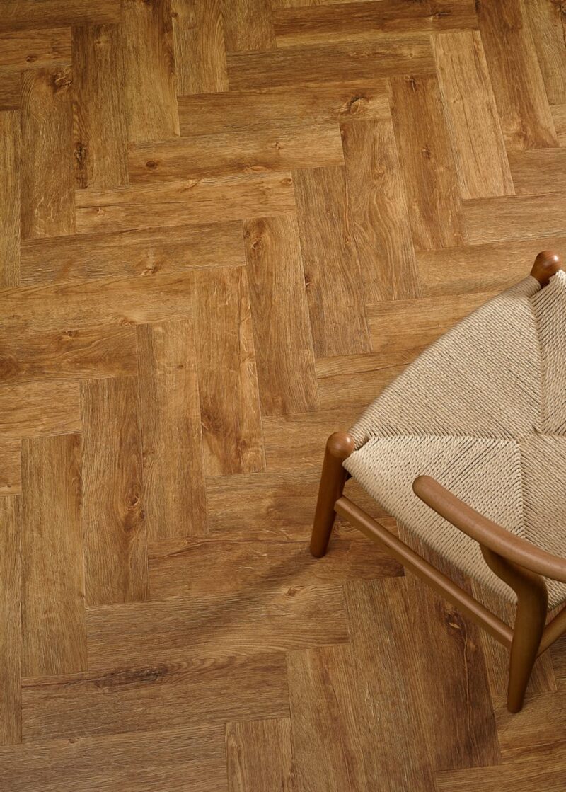 Vinil | Carved Oak in Large Parquet