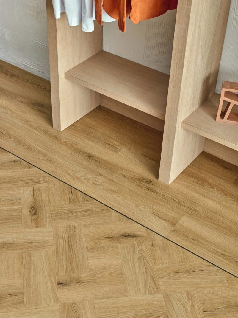 Vinil | Hanningfield Oak in Broad Weave